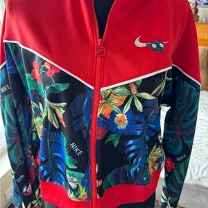Nike cropped jacket for workouts or just for fun! Never worn, new condition.